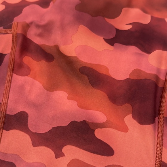 Women’s Athleta Ultimate Stash Printed 7/8 tight size M - Picture 4 of 15